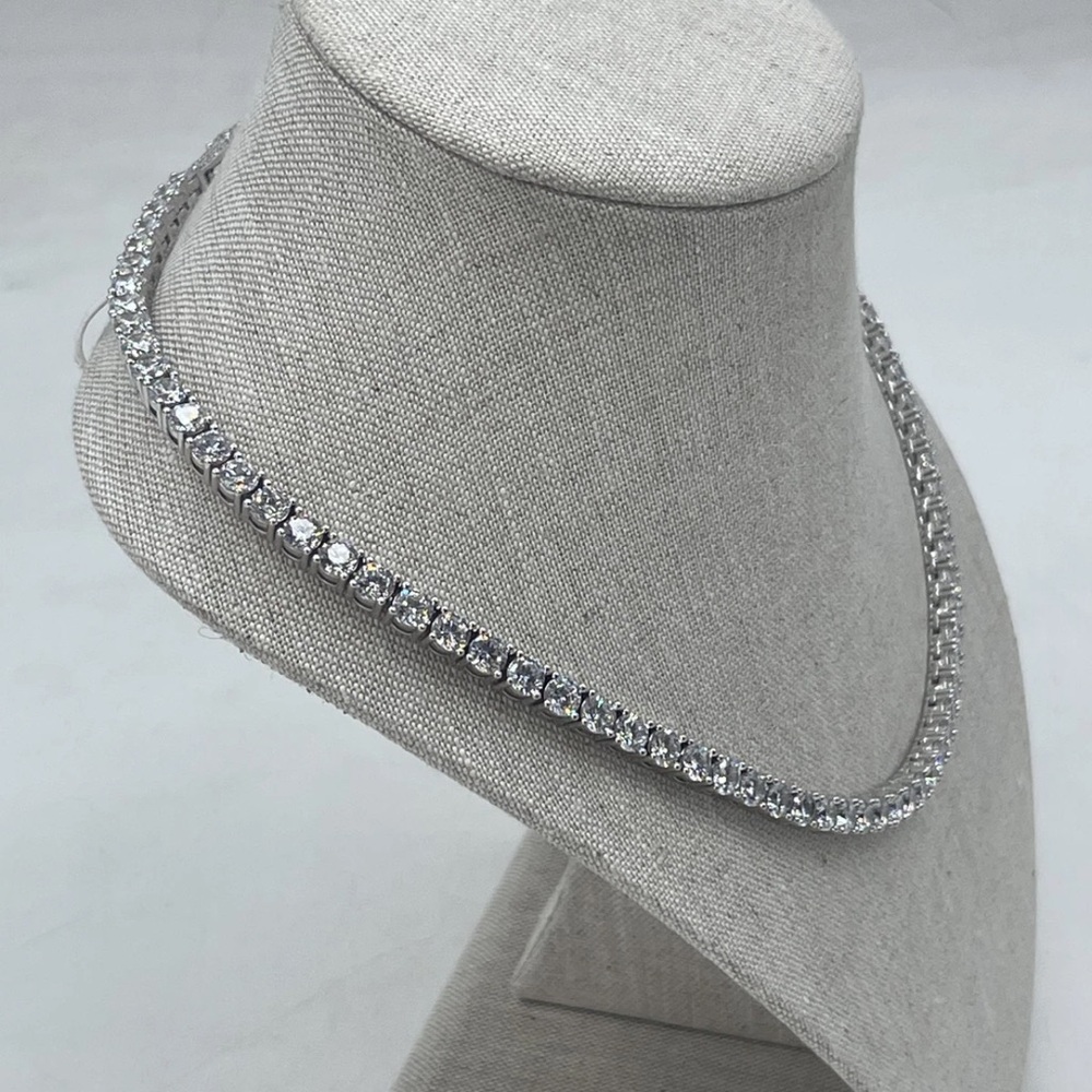 Elegant Silver Necklace